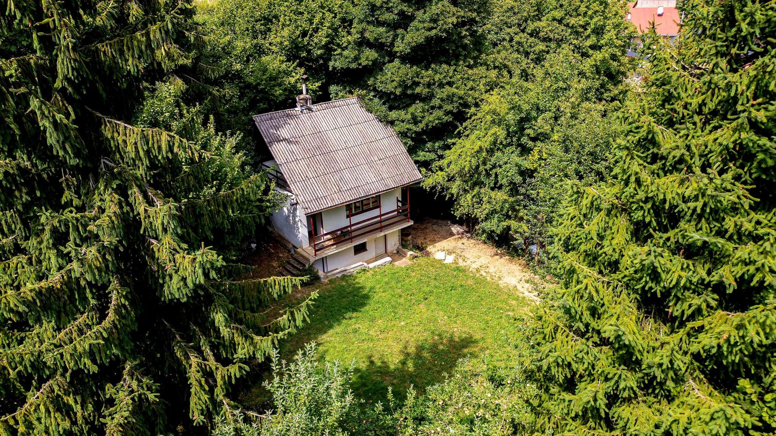 Súkromie pri lese: chata so záhradou 758 m² | Sokoľ - Uhrinč