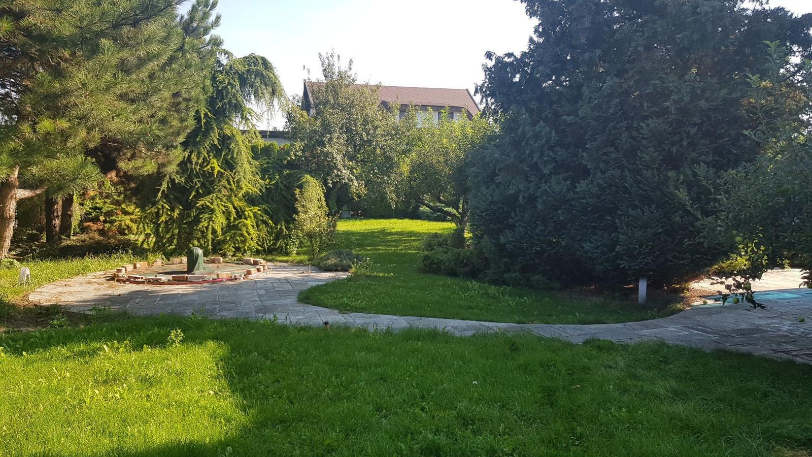 BYTOČ RK - Predaj priestranného domu s bazénom a miestnosťou na fitness na Mostnej ul. v BA-Vrakuňa – fotka 2