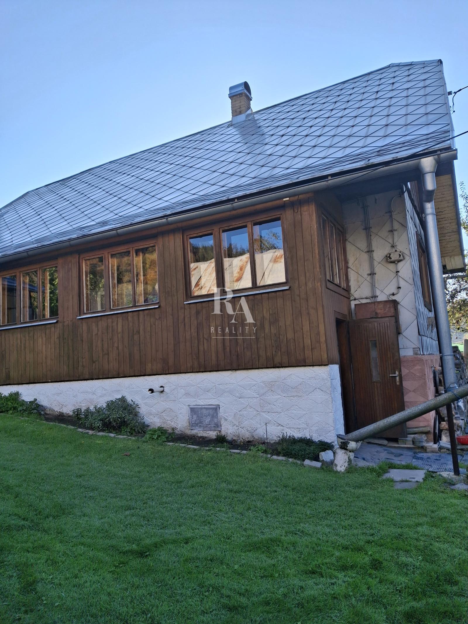 REZERVOVANÉ -PREDAJ RODINNÝ DOM ŠTIAVNIK +hospodárska budova +1500 M2 pozemok – fotka 2