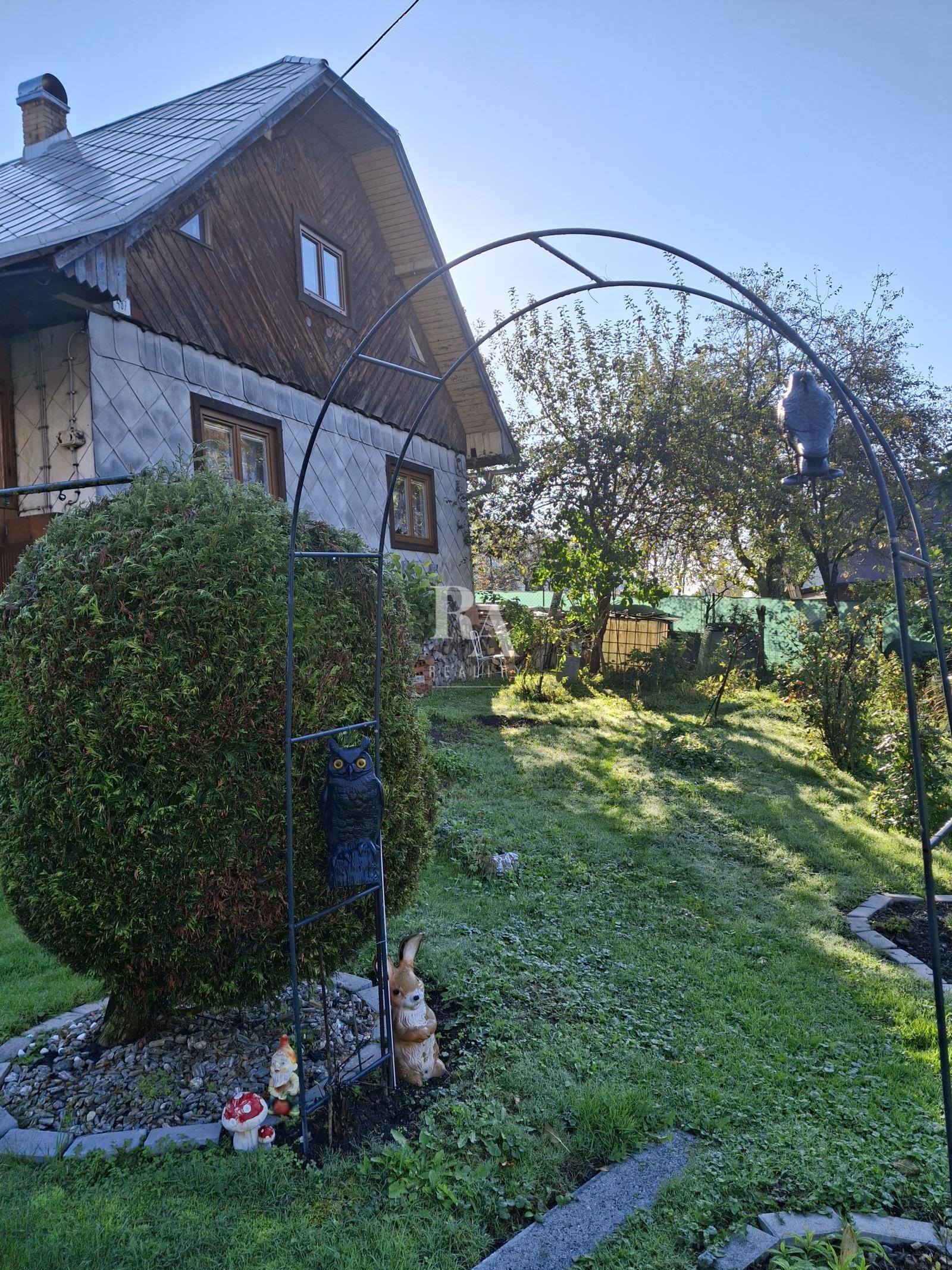 REZERVOVANÉ -PREDAJ RODINNÝ DOM ŠTIAVNIK +hospodárska budova +1500 M2 pozemok