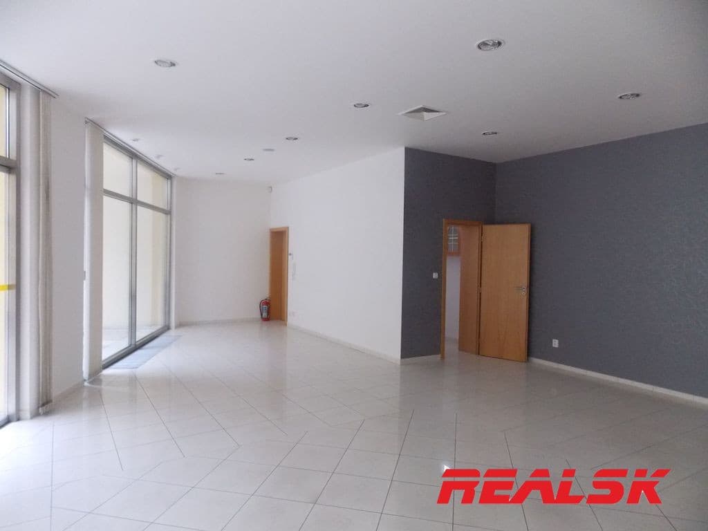 Kancelárie 4x60m2 na prenájom v centre Zvolena