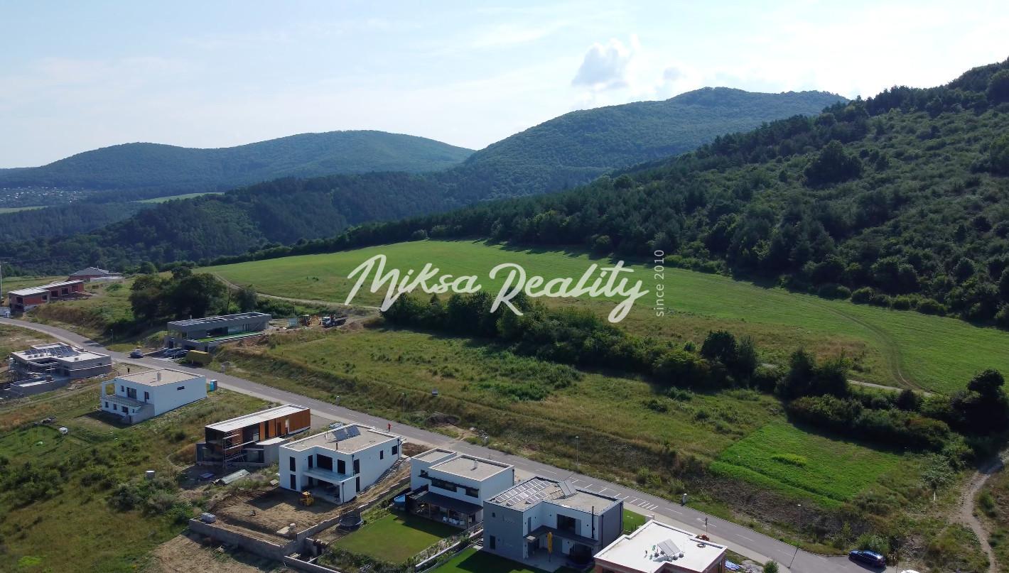 Pozemok MEDOVÉ LÚKY 933m² - 134999,- EUR
