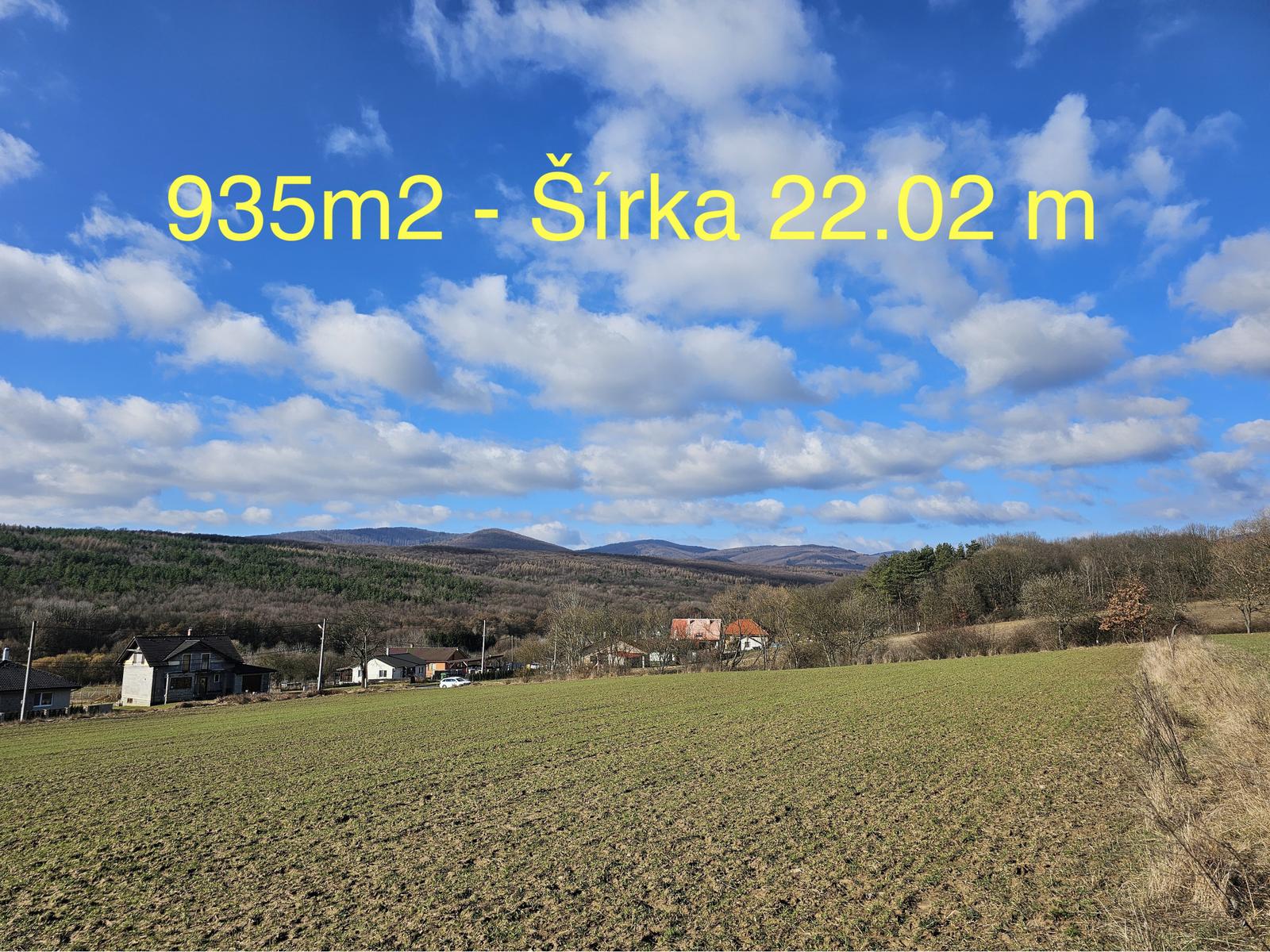 Krásny stavebný pozemok pod lesom - 935m2 - na predaj