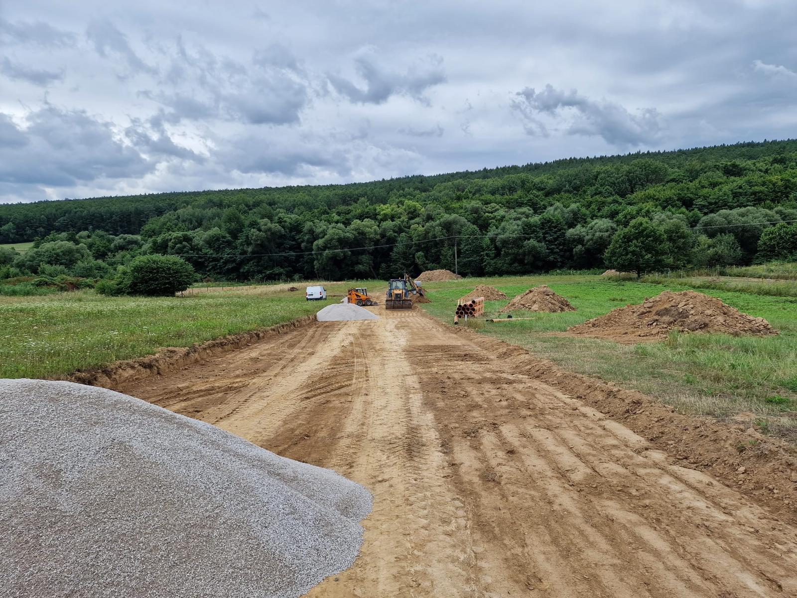 Slnečné stavebné pozemky IBV Zlatníky 768m2 - na predaj