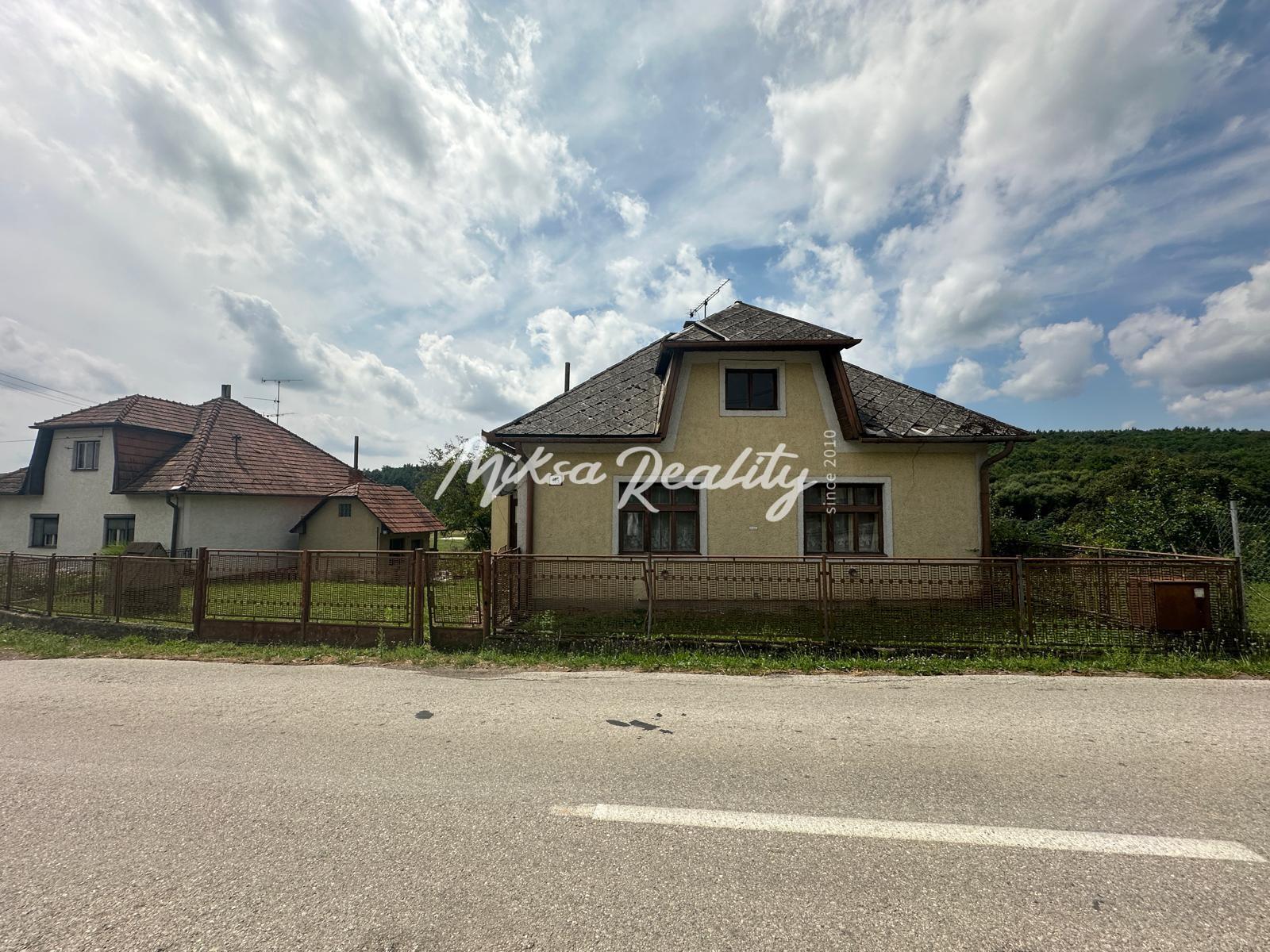4 izbový rodinný dom v krásnom prostredí-pred rekonštrukciou – fotka 2