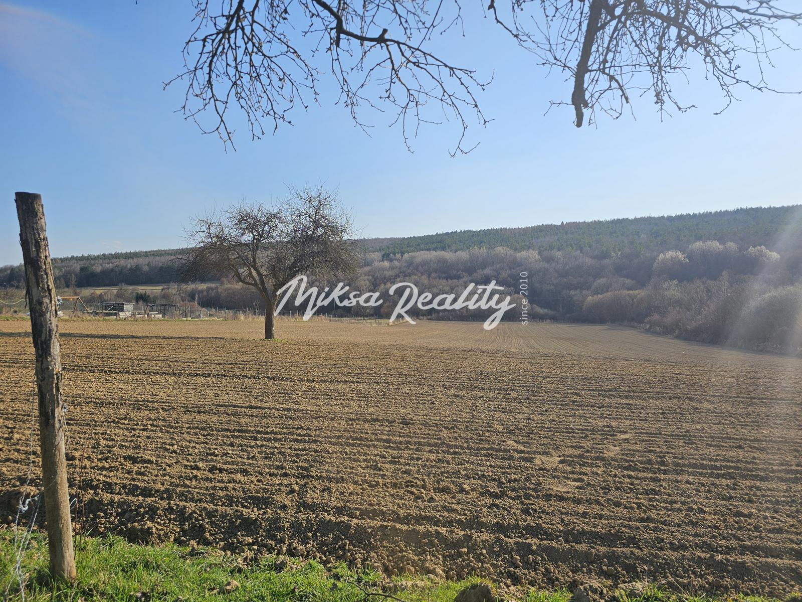Jedinečný stavebný pozemok - 9899m2 pod Považským Inovcom