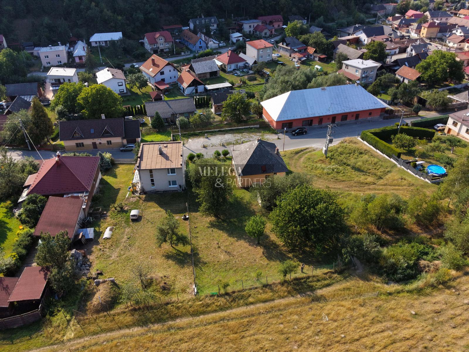 ZNÍŽENÁ CENA – Na predaj rodinný dom s veľkou záhradou v obci Slovinky – fotka 2