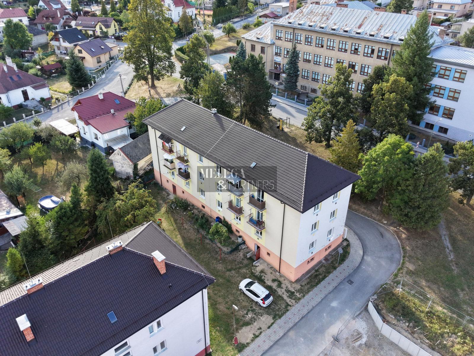 Exkluzívne ponúkame na predaj 2-izbový byt v lukratívnej lokalite mesta Gelnica – fotka 2