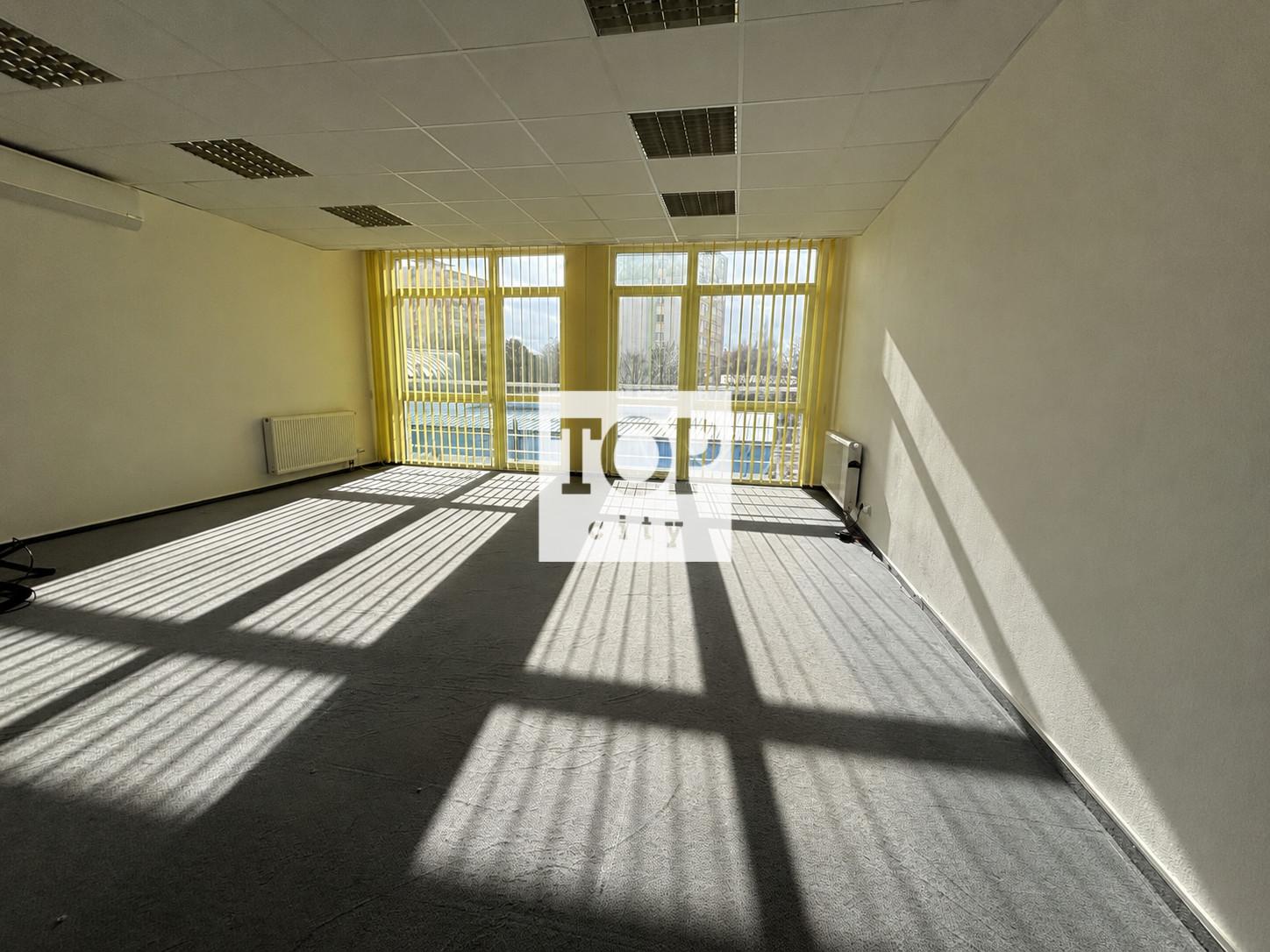 NA PRENÁJOM: KANCELÁRSKY / OBCHODNÝ PRIESTOR 36 m² – POPRAD, ZÁPAD