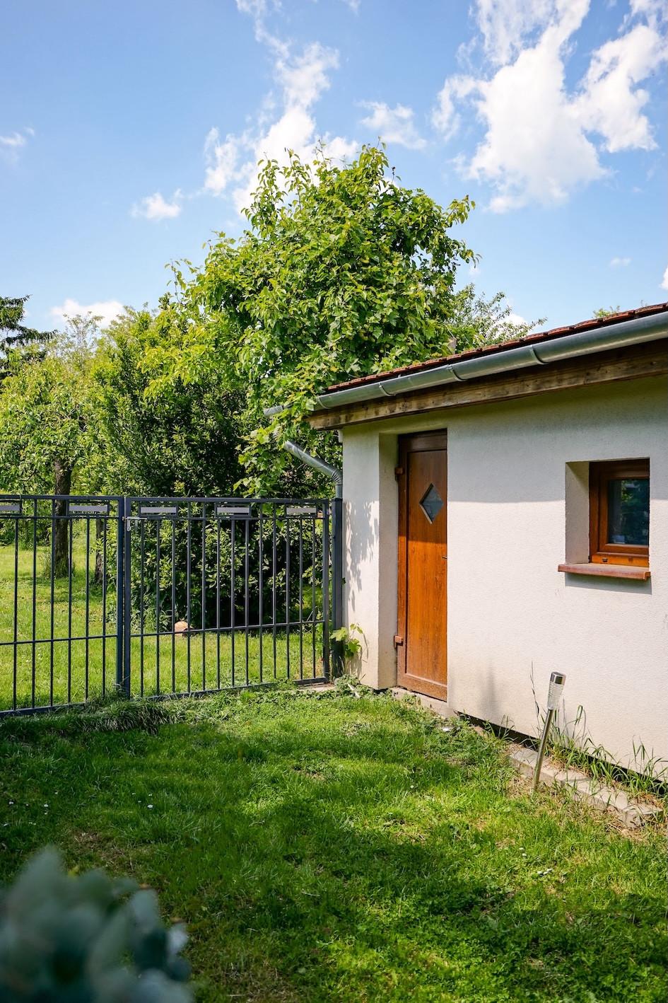 Maďarská certifikovaná RK Hunnia Home ponúka na predaj veľkorysý rodinný dom s vlastným lesíkom v Dunakiliti. – fotka 2