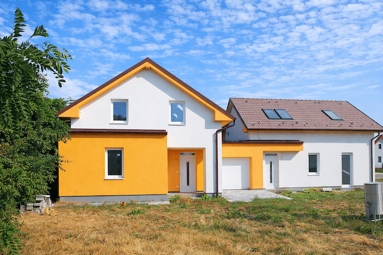 Maďarská certifikovaná RK Hunnia Home ponúka na predaj ihneď voľnú novostavbu v prírodnej lokalite v Rajke
