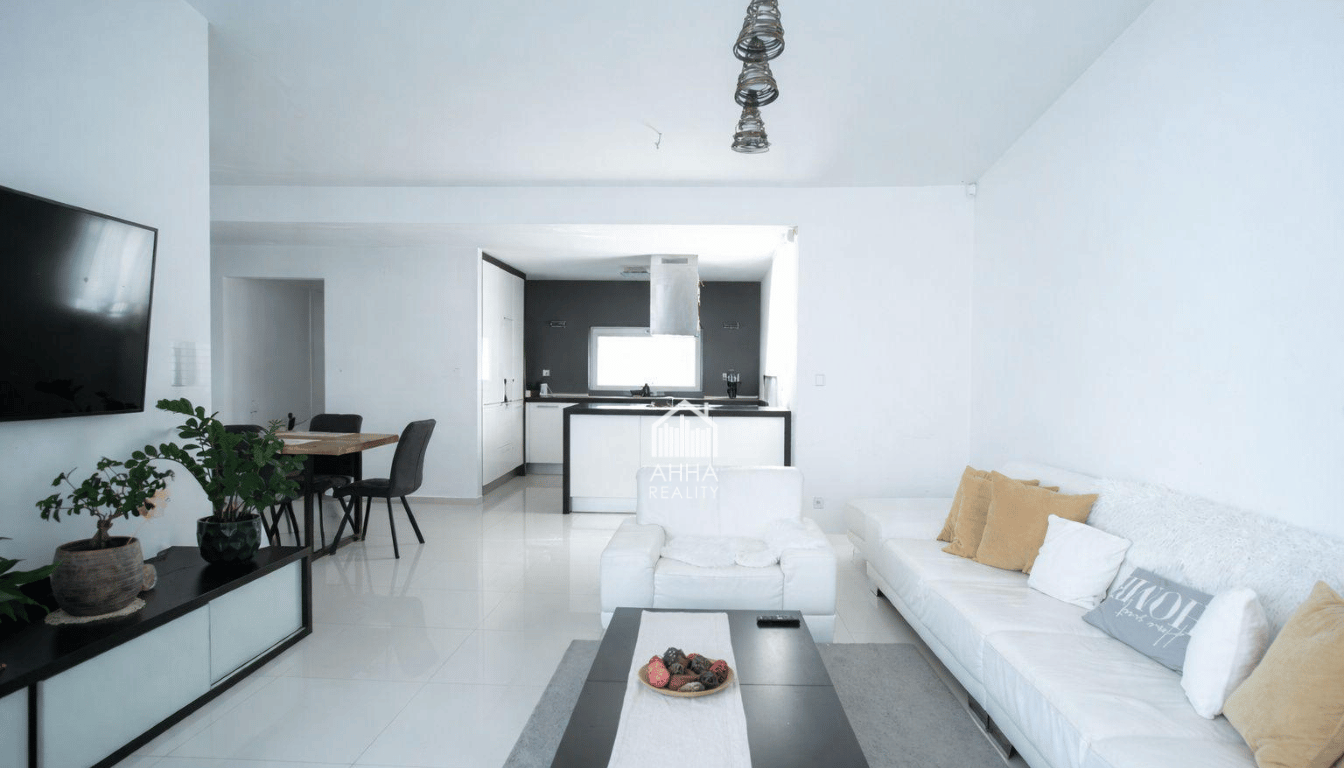 REZERVOVANE   AHHA Reality  4-izbový rodinný dom s pozemkom 570 m² a prekrytou terasou- Chorvátsky Grob, Čierna Voda – fotka 2