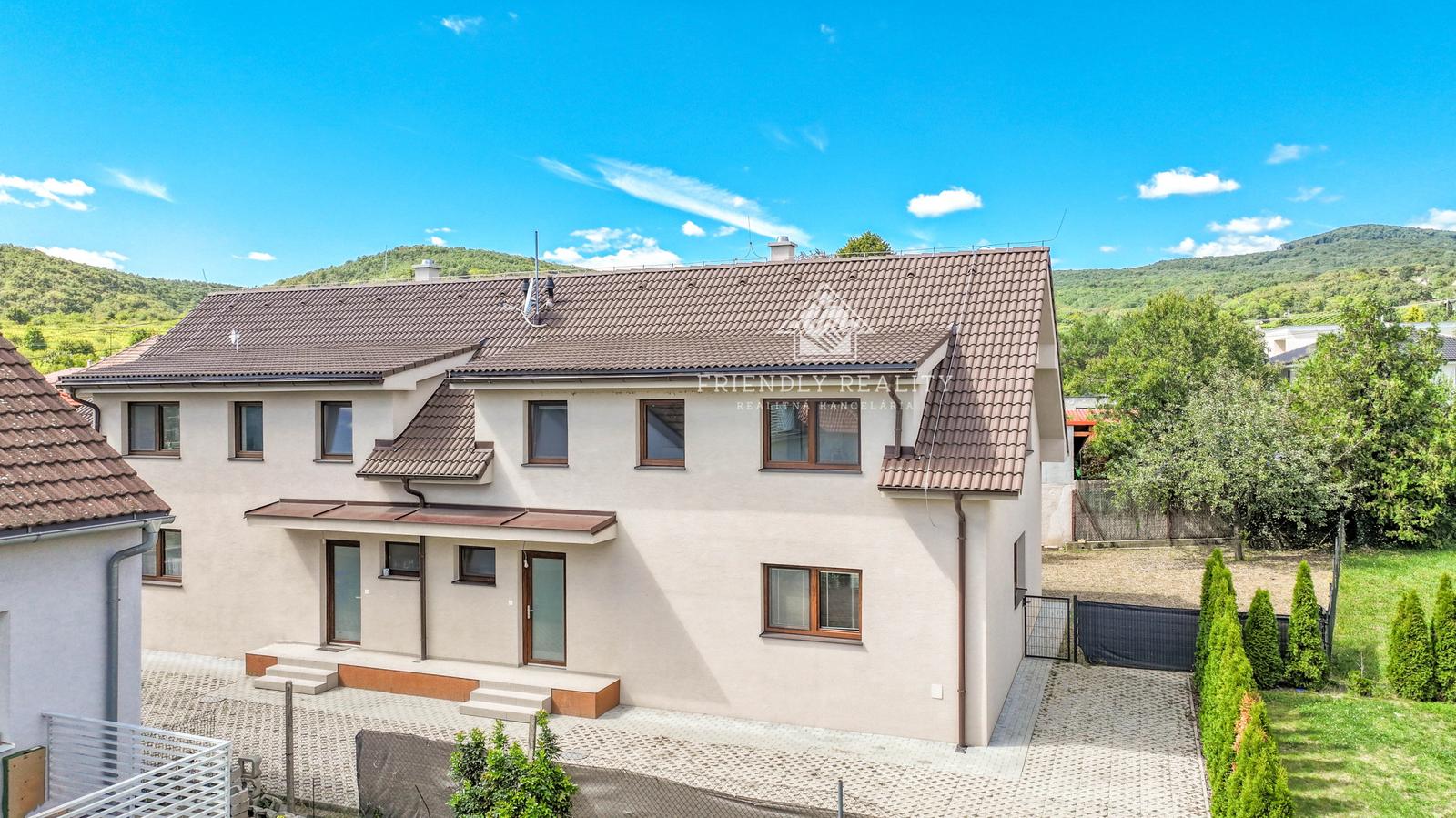 *Exkluzívne*5-IZBOVÁ NOVOSTAVBA V MODRE | 142 m² | CENTRUM  A ŠKOLY  NA DOSAH |ZÁHRADA |A0| – fotka 2
