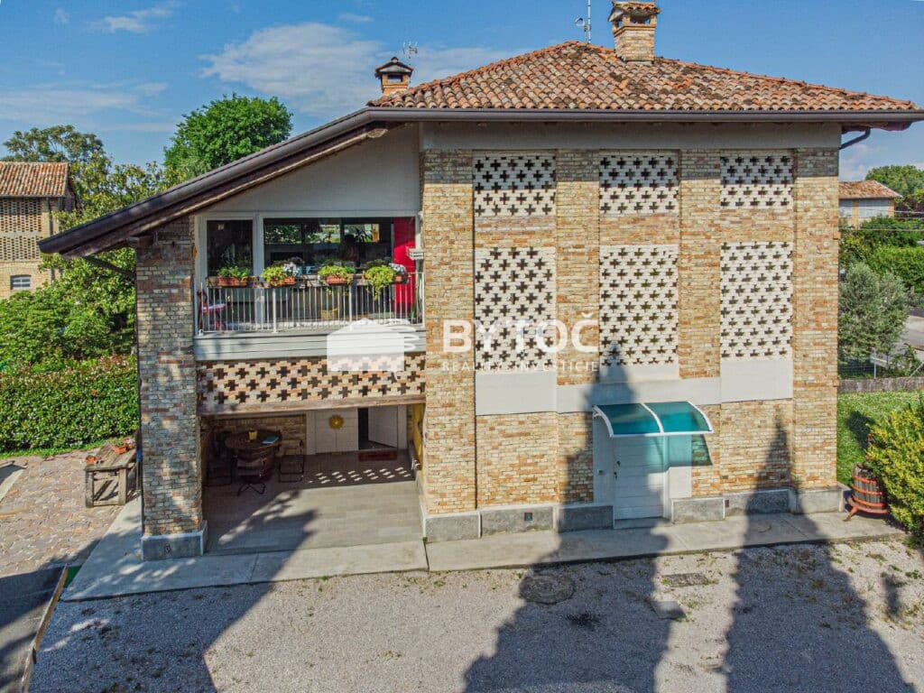 BYTOČ RK - krásna, zrekonštruovaná 5-izb. vila so záhradou v Taliansku - San Giorgio di Nogare