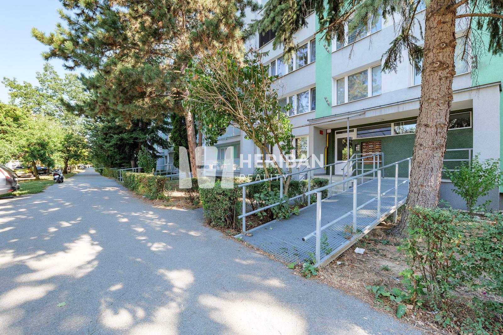 3-izb.byt, 69m2, pražský typ, Lesnícka ul, Západ-Terasa