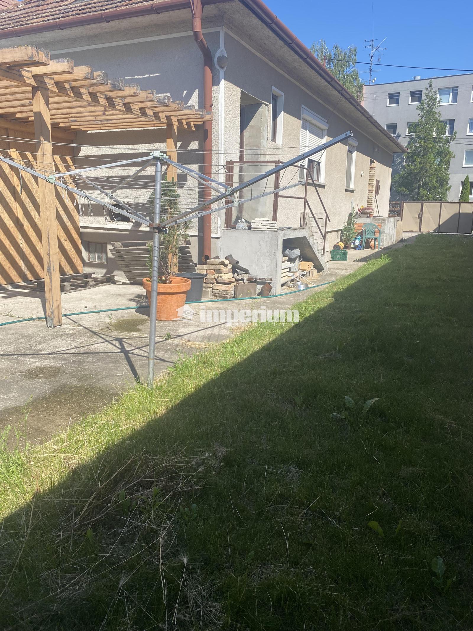Predaj rodinného domu v uápadnom centre Dunajskej Stredy, ulica Poľná.