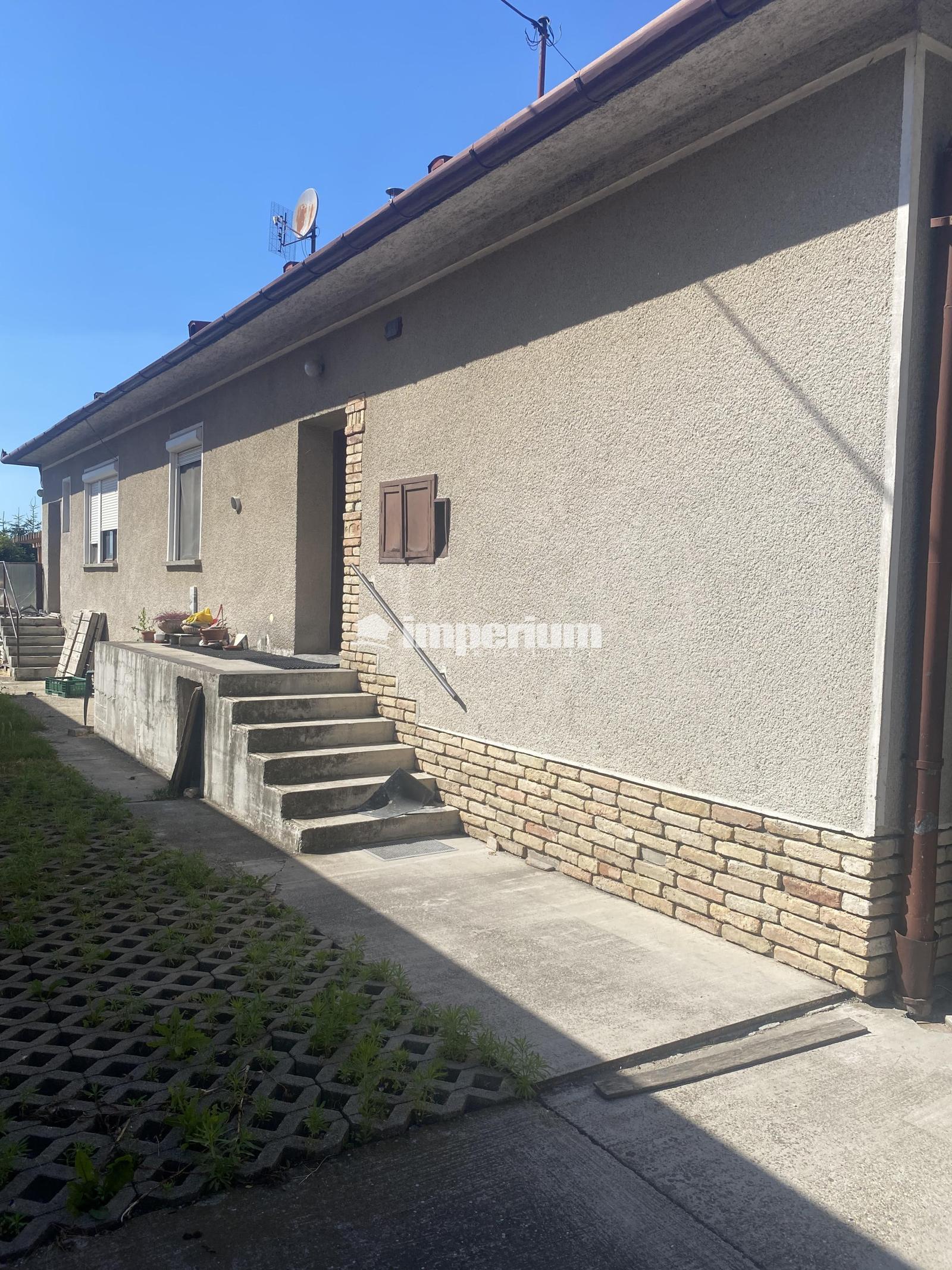 Predaj rodinného domu v uápadnom centre Dunajskej Stredy, ulica Poľná. – fotka 2