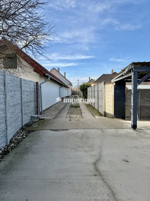 Moderný rodinný dom s veľkým pozemkom, bazénom a 5 izbami v Gabčíkove – fotka 2