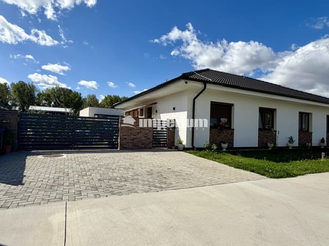 Na predaj 3-izbový rodinný dom v dvojdome – 75 m² + terasa 12 m², Dunajský Klátov