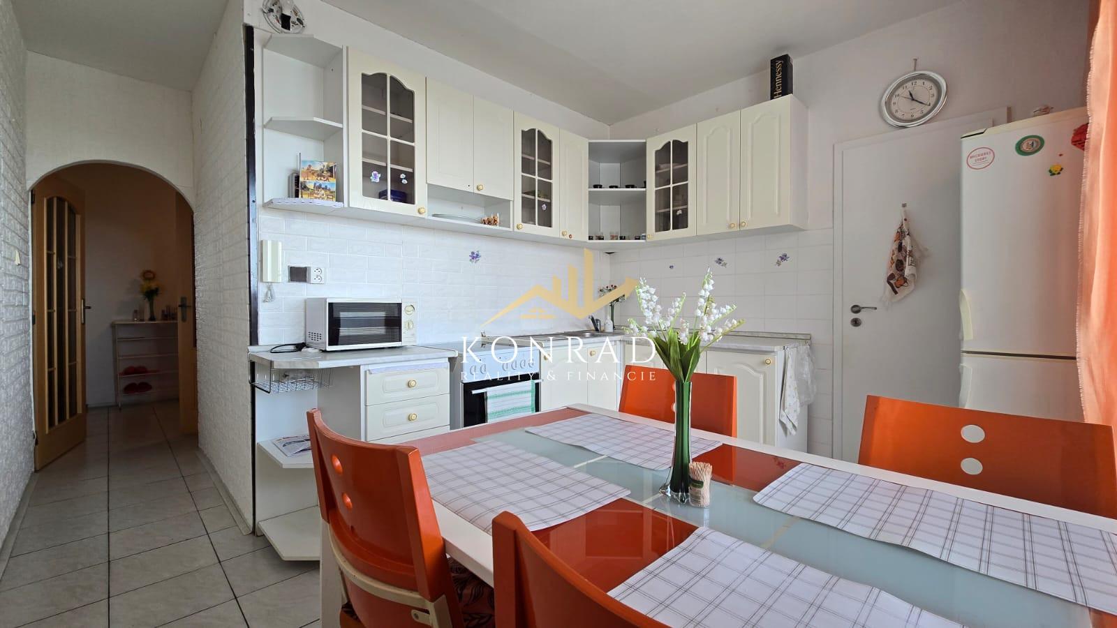 NA PREDAJ | 3 izb. byt | 68m² | Vráble