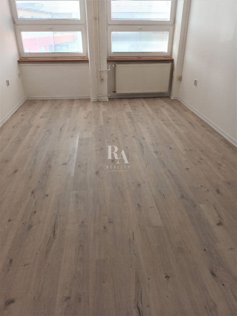 Prenájom kancelárie o výmere 18,4 m2 Bytčická ulica
