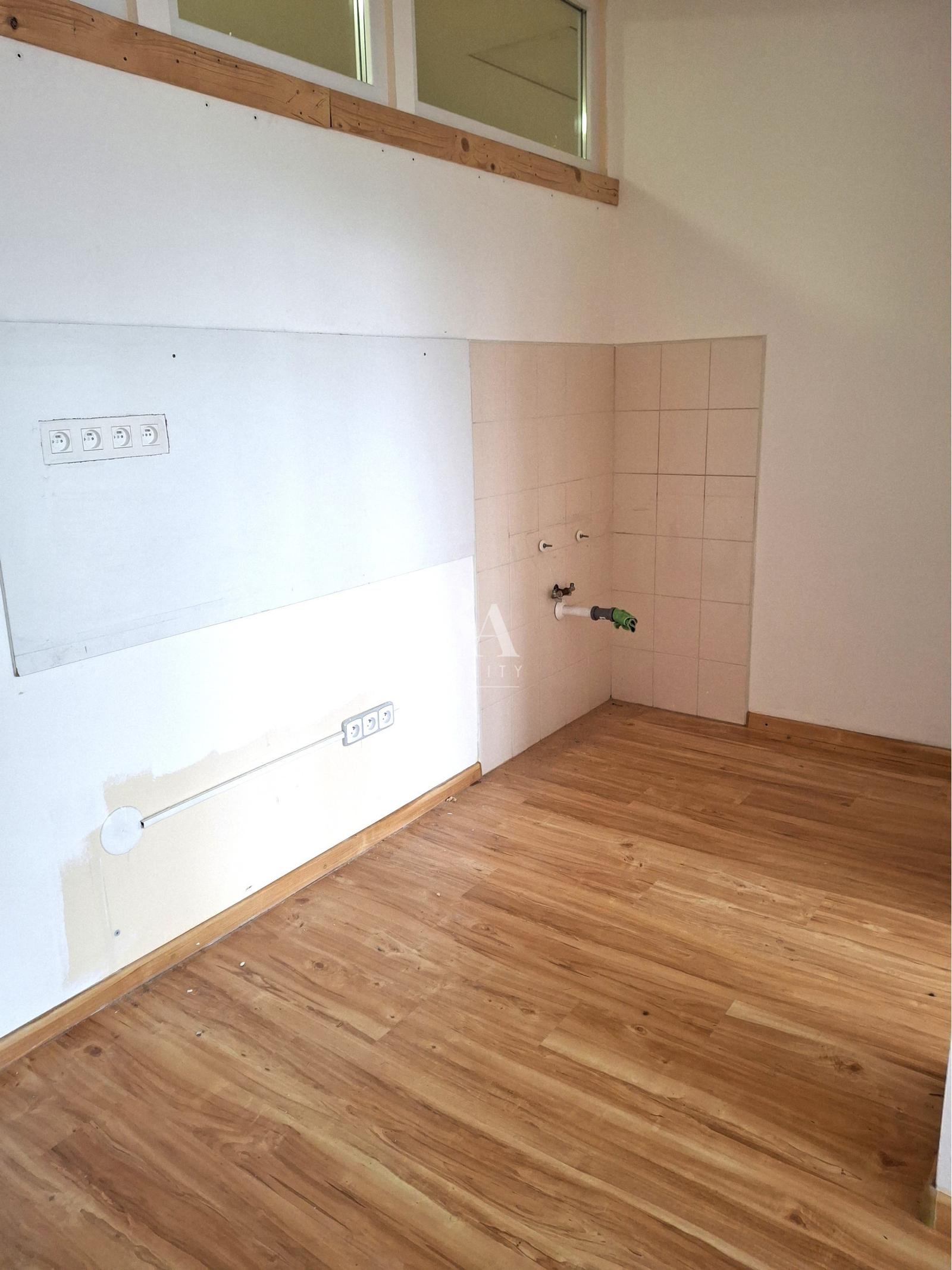 Prenájom kancelárskych priestorov Bytčická ulica 80 m2 – fotka 2