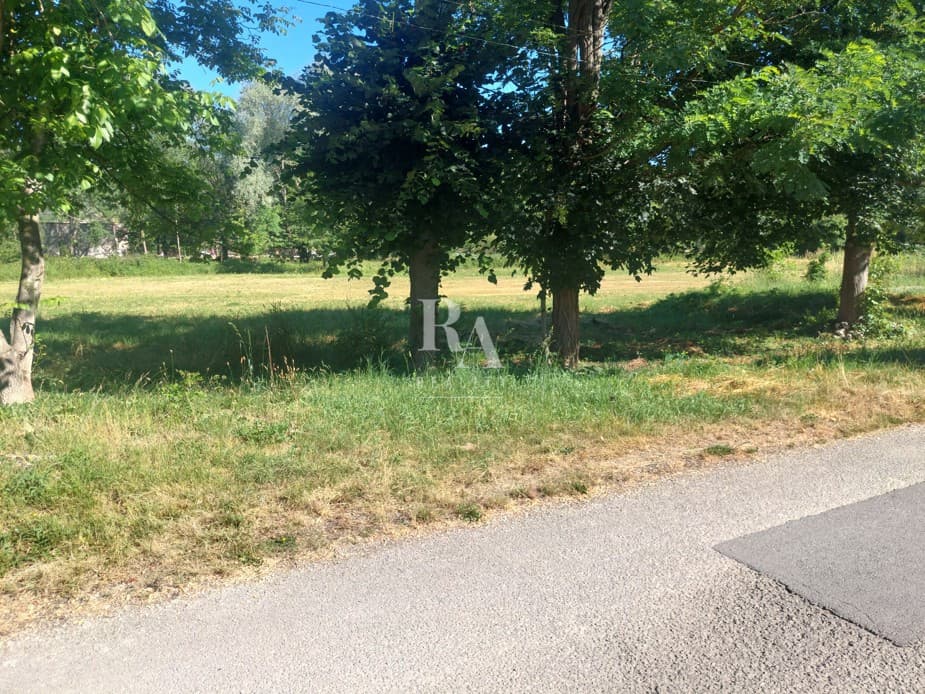 PREDAJ STAVEBNÝ POZEMOK VHODNÝ NA MOBILNÝ DOM