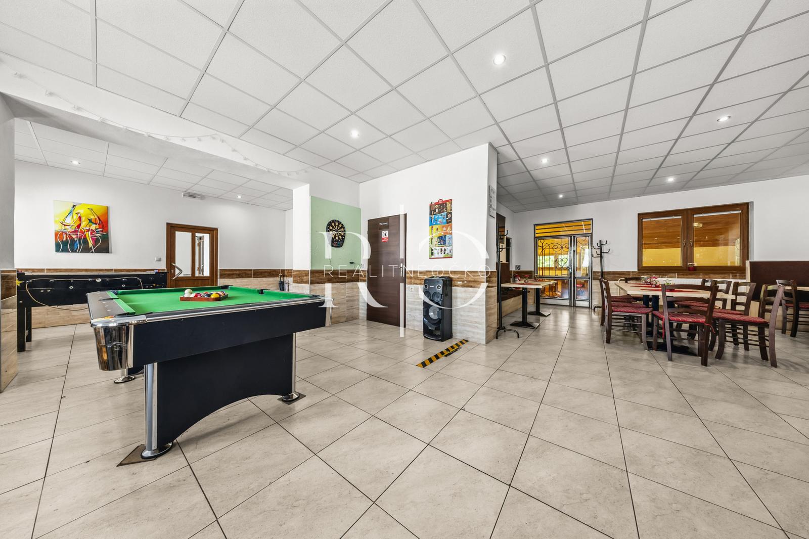 POLYFUNKČNÝ OBJEKT 486 m²  ŽELEZNÁ BREZNICA BÝVANIE+PODNIKANIE – fotka 2