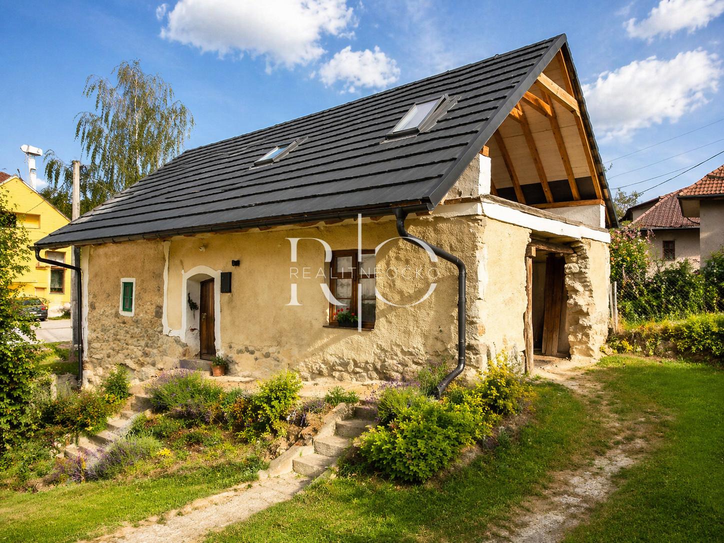 Štýlový kamenný dom s veľkým pozemkom – Malá Čausa