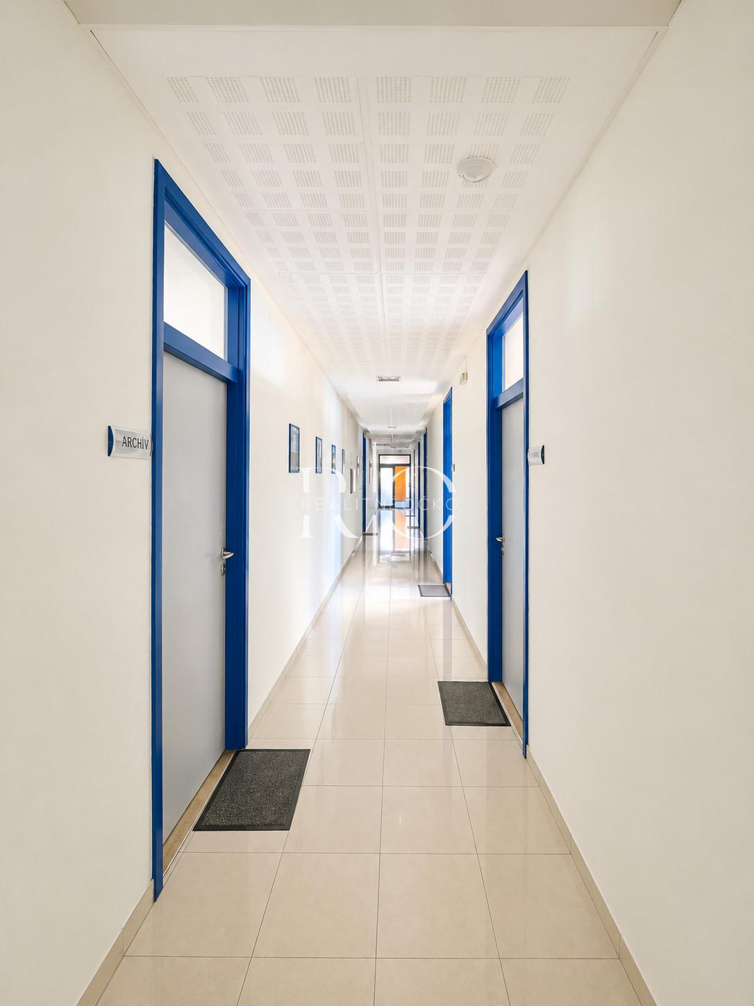 Prenájom kancelárskych priestorov 171,5 m² – Zvolen – fotka 2