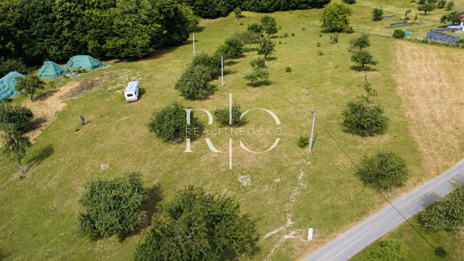Na predaj pozemok so stav. povolením a projektom - Nová Baňa
