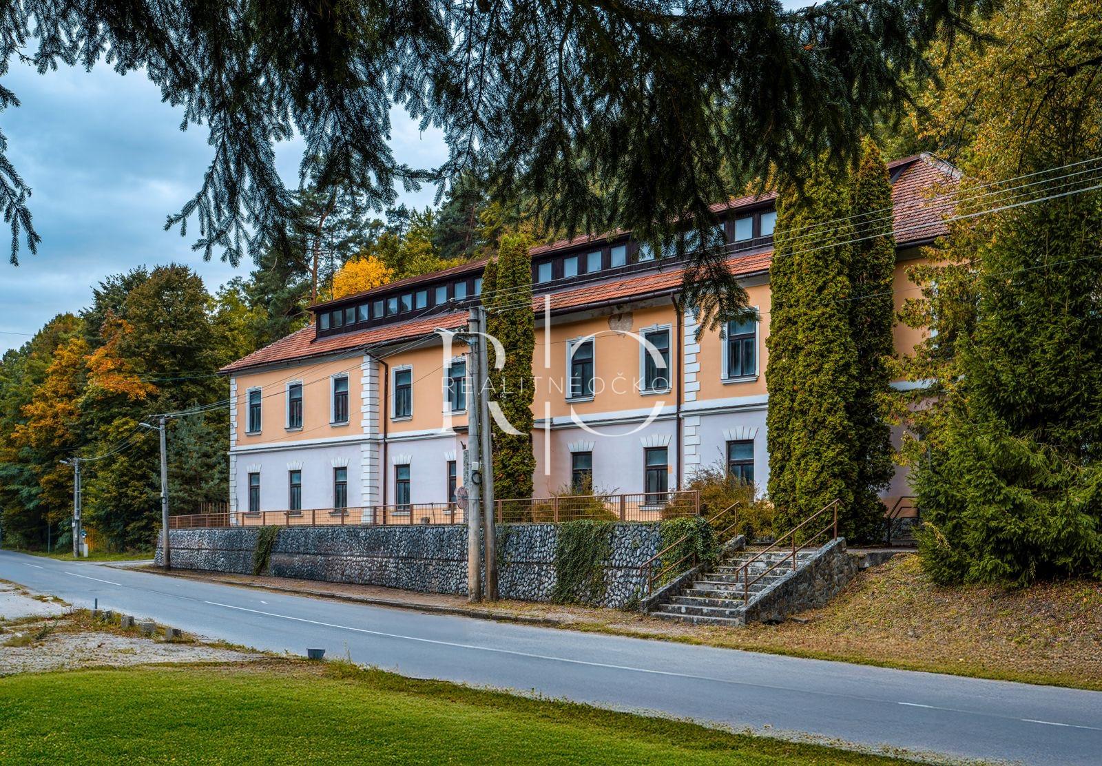 Na predaj jedinečný Hotel v kúpeľoch Rožňava – fotka 2