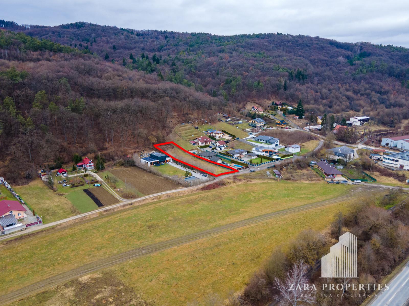 Stavebný pozemok v Púchove, 1593 m2 – fotka 2