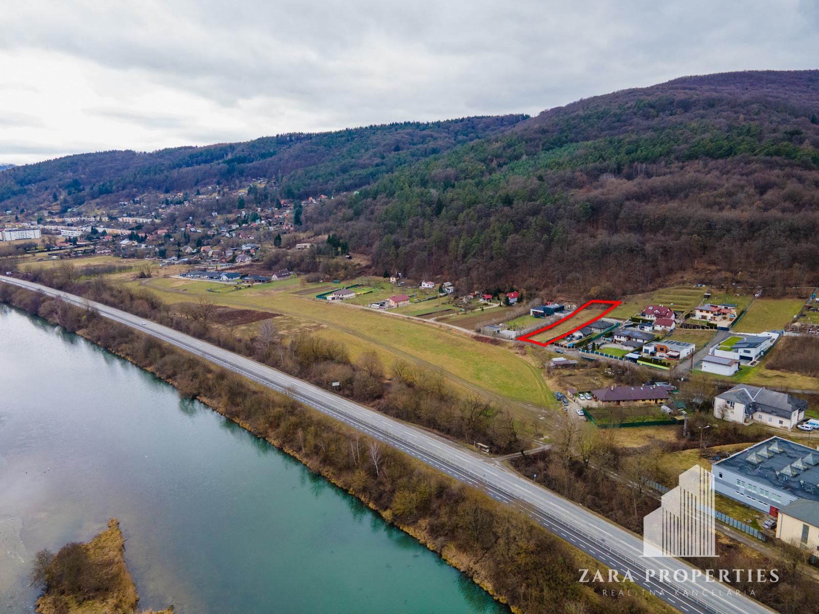 Stavebný pozemok v Púchove, 1593 m2