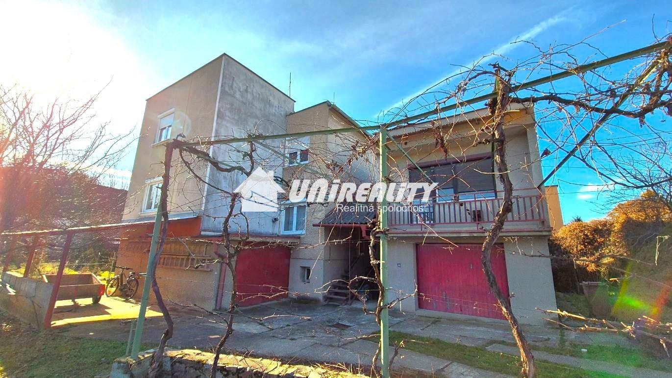 TOPOĽČANY – 7 – izb. dom / lokalita Pod Kalváriou / IHNEĎ voľný / pozemok 1.156 m2 / predaj – fotka 2