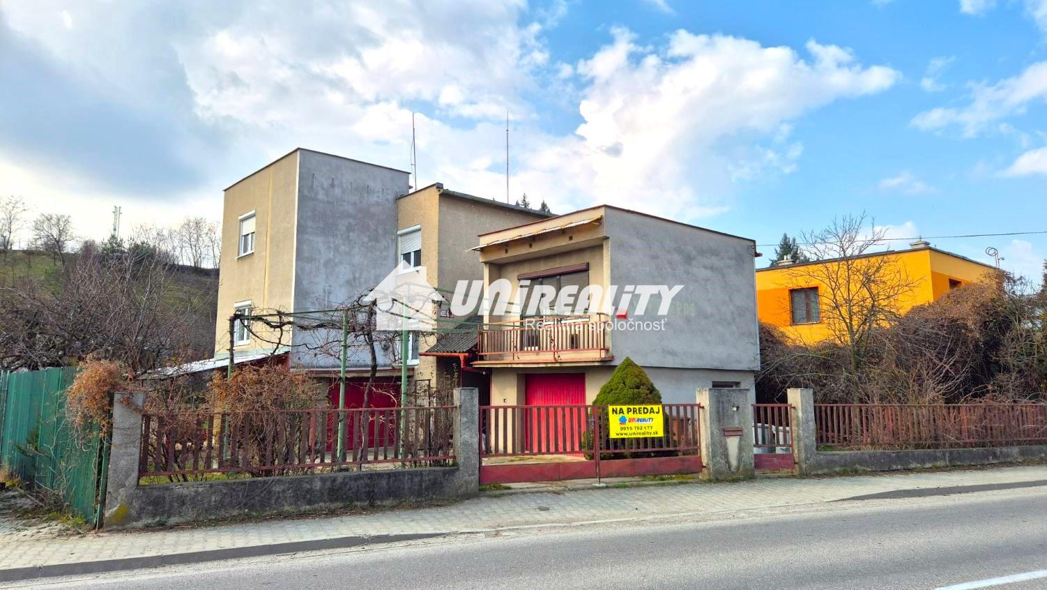 TOPOĽČANY – 7 – izb. dom / lokalita Pod Kalváriou / IHNEĎ voľný / pozemok 1.156 m2 / predaj