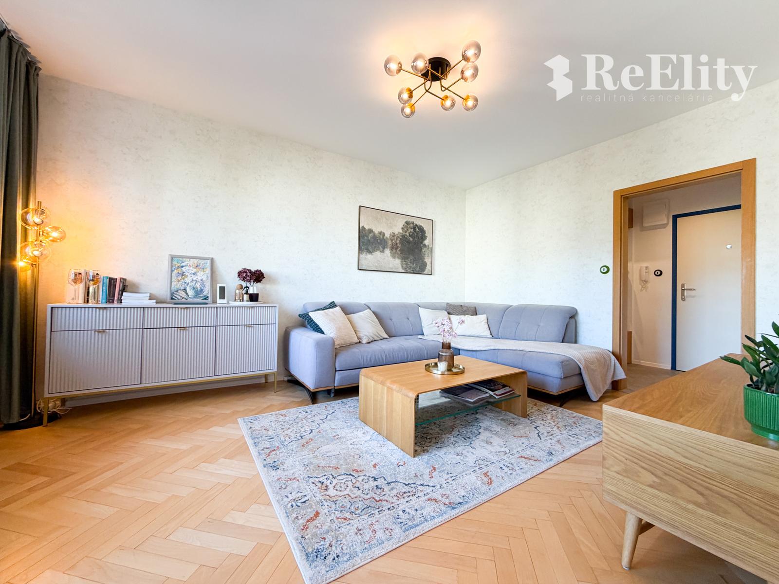 *REZERVOVANÉ* Luxusný 4-izbový byt po kompletnej rekonštrukcii v priamom centre Martina – fotka 2