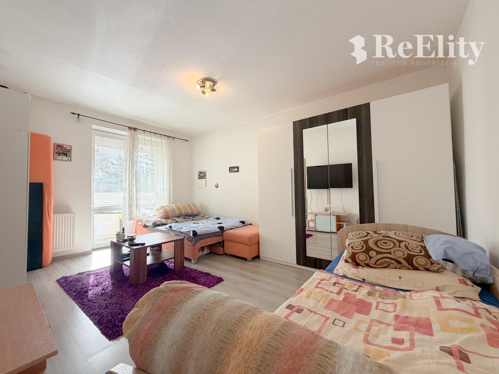*REZERVOVANÝ* VEĽKOMETRÁŽNY 1-IZBOVÝ BYT S LOGGIOU V MARTINE – PODHÁJ | 42,66 m² – fotka 2