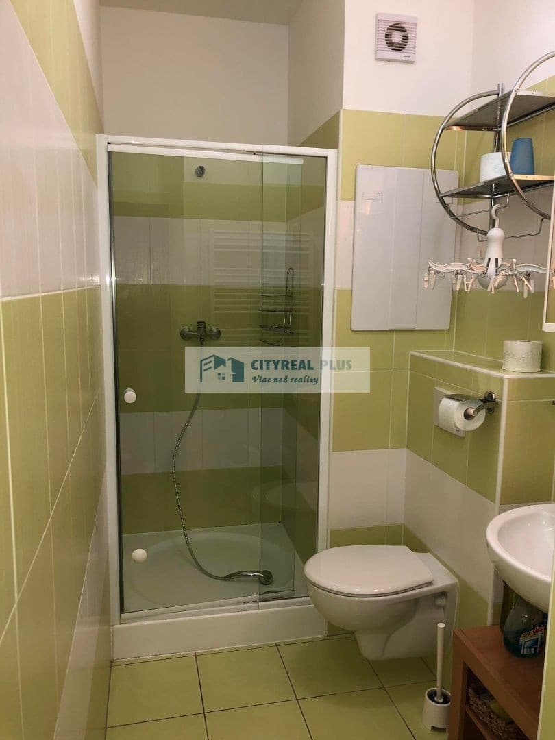 Predám zariadený apartmán s balkónom  Podhájska
