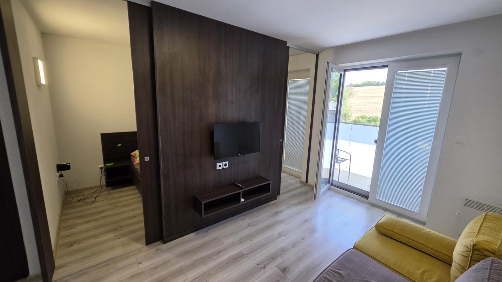 Predám krásny 2-izbový apartmán v novostavbe Podhájska – fotka 2