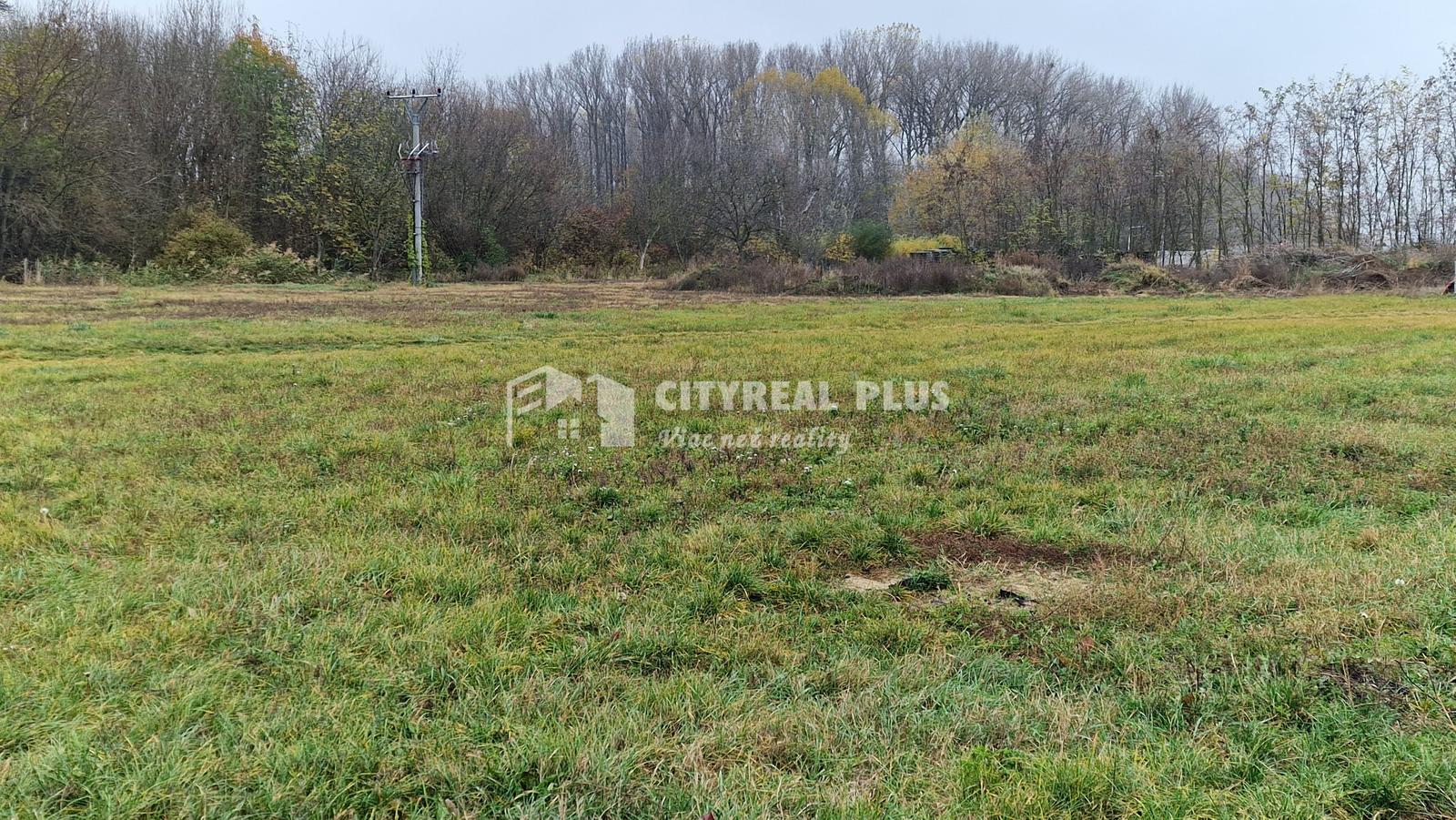 Predám stavebný pozemok 1178 m2 v novej ulici HURBANOVO