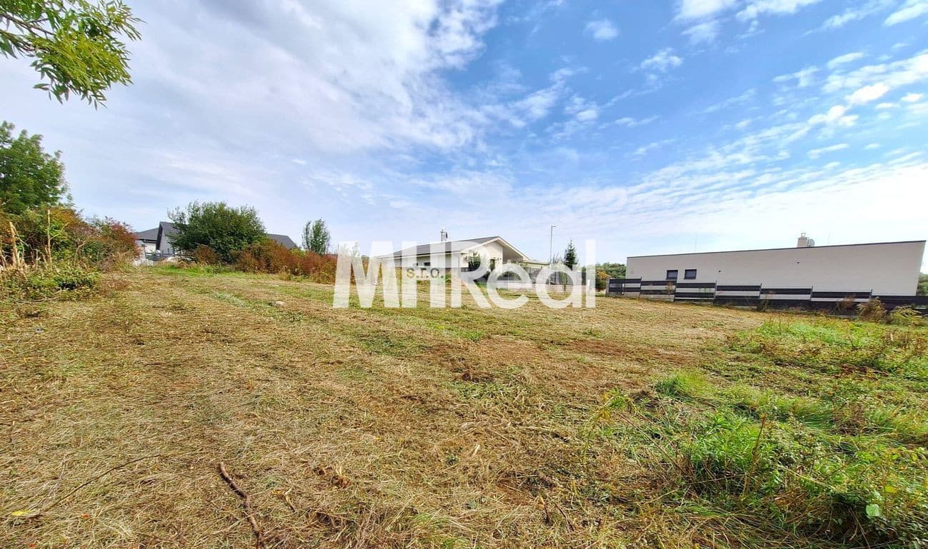 VAJKOVCE - pekný stavebný pozemok o výmere 898 m²