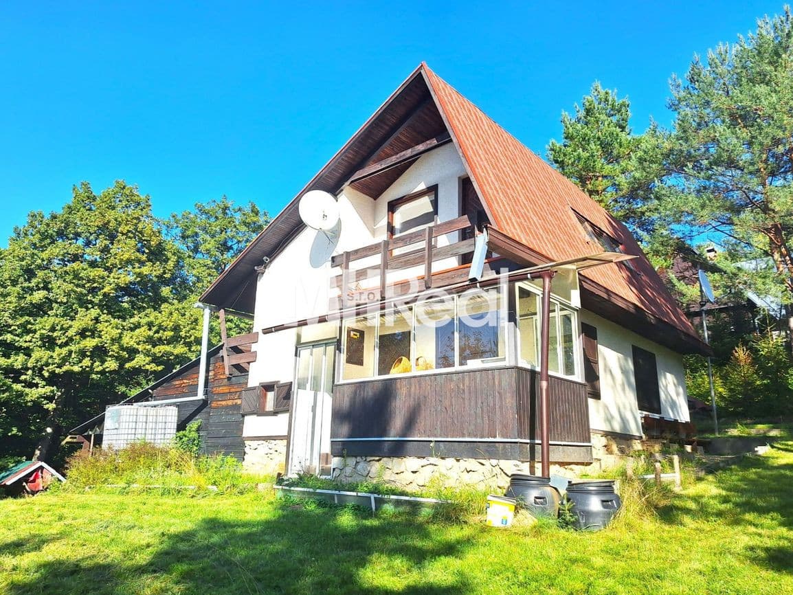 Rezervovaná - POPROČ - murovaná chata obkolesená prírodou