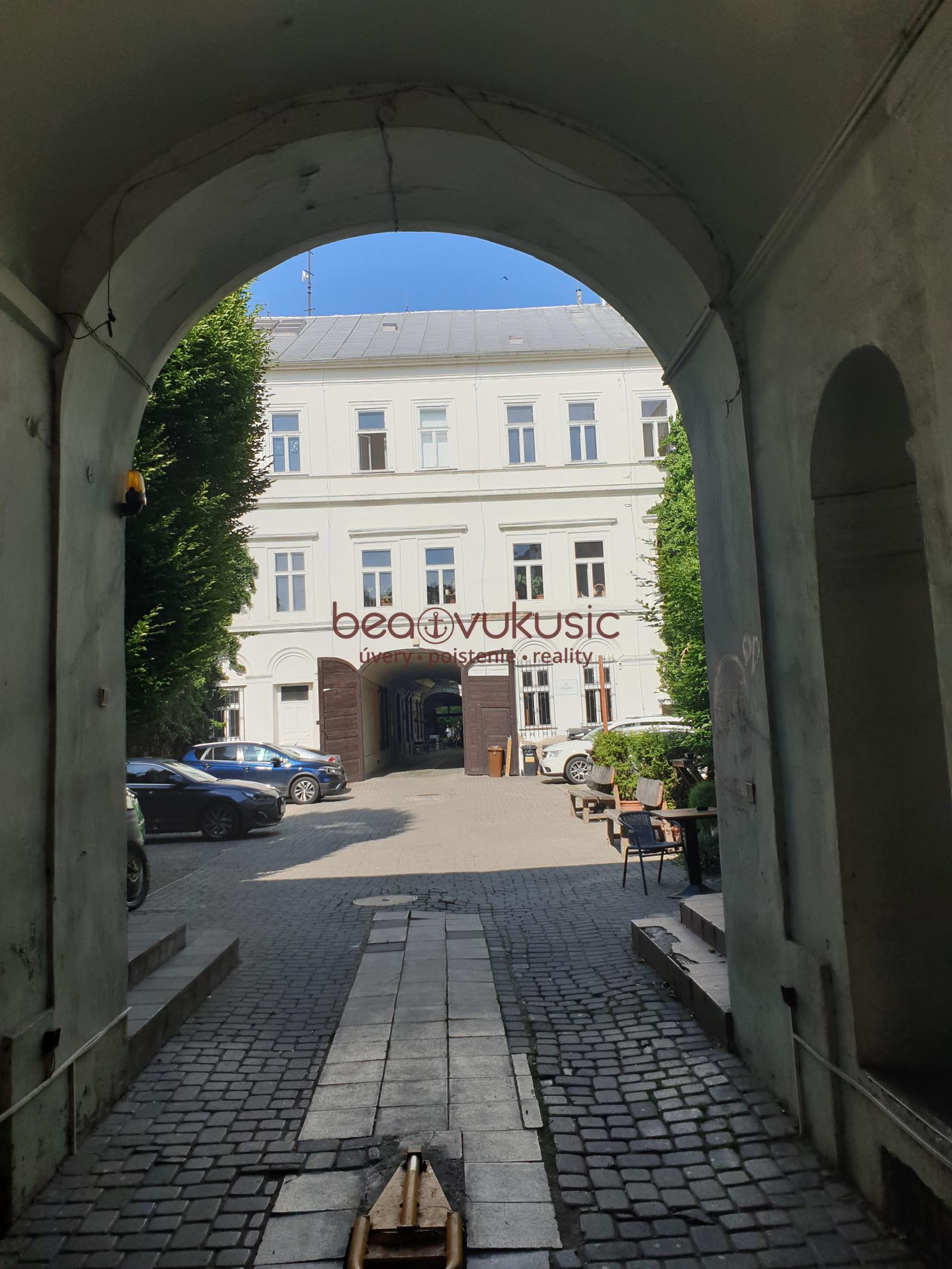 NA PREDAJ_MEŠTIANSKY DOM na HLAVNEJ ULICI V KOŠICIACH_historické centrum_NKP – fotka 2
