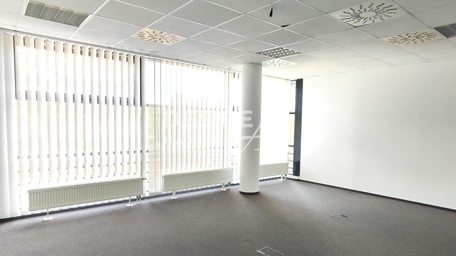 Prenájom: 3 kancelárie, parkovanie, Röntgenova ul., Bratislava