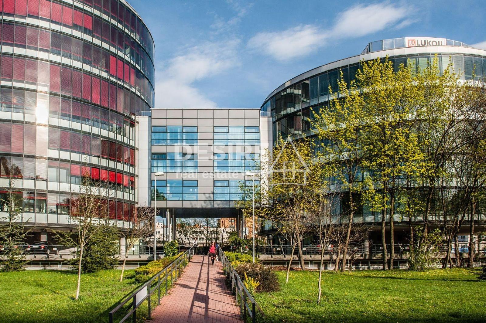 Prenájom: Komerčné priestory od 24 m2 - 742 m2, parkovanie, Röntgenova ul., Bratislava