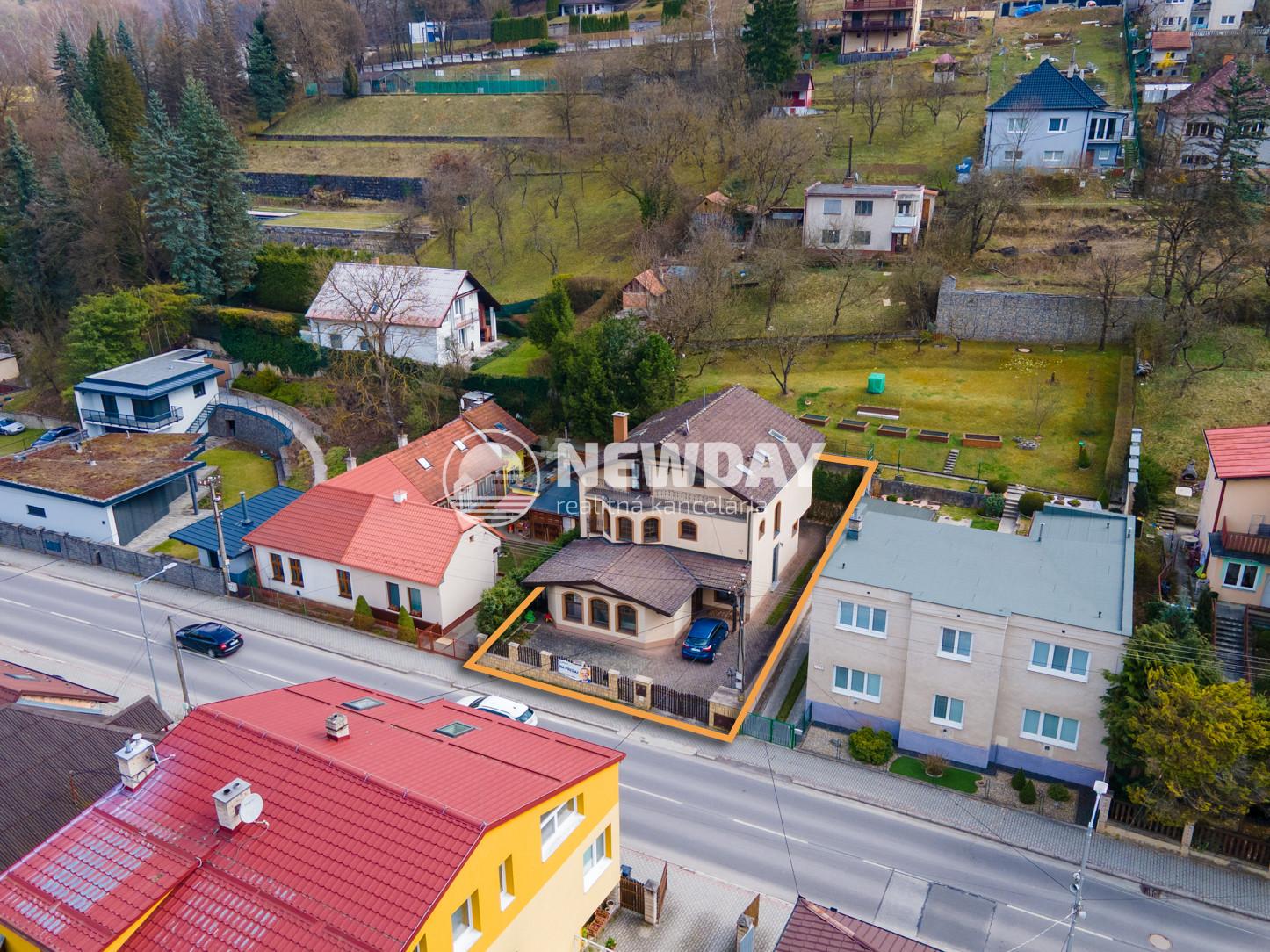 NEWDAY | NA PREDAJ 25-ročný rodinný dom s 2 bytovými jednotkami | 358 m2 úžitková plocha | 420 m2 pozemok | Partizánska - Trenčianske Teplice – fotka 2
