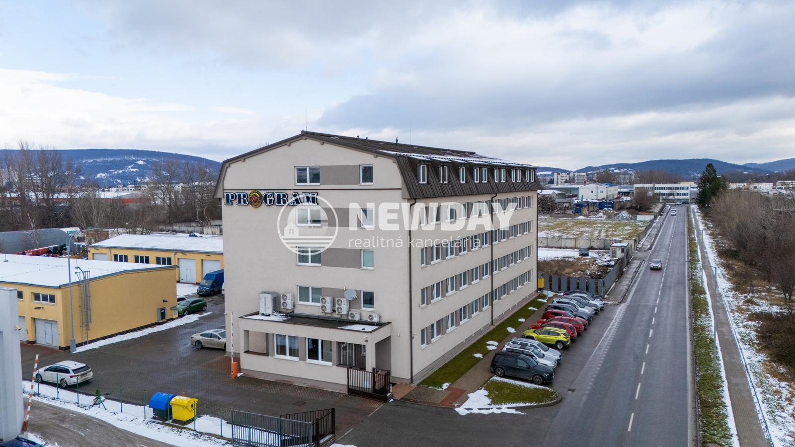 NEWDAY | NA PRENÁJOM viaceré kancelárske priestory v budove s recepciou | 18-36 m2 kancelárie | Budova Program® | Brnianska - Trenčín