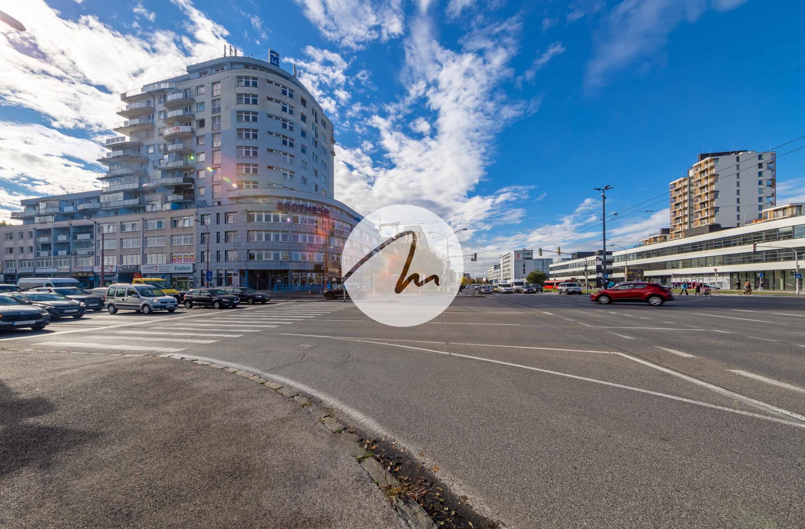 116 m² priestoru v Ružinove + zimná záhrada, garáž, 30 m² sklad