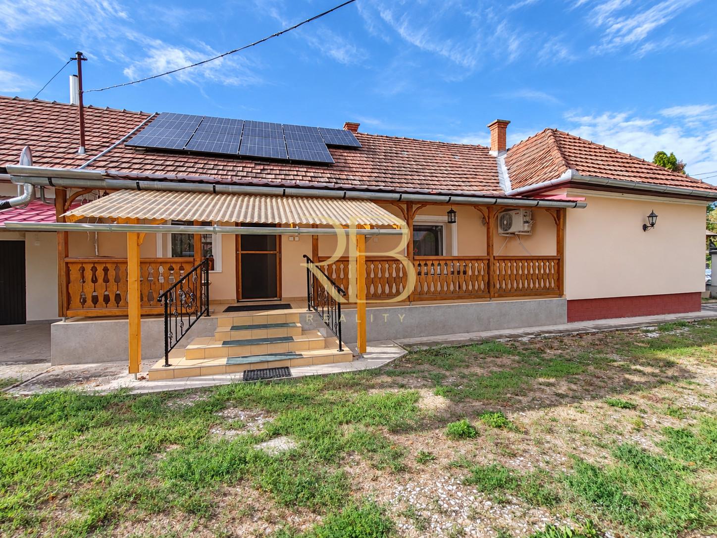 MAĎARSKO_ zrekonštruovaný 3 iz. RD +ďalší dom_ solárne panely – fotka 2
